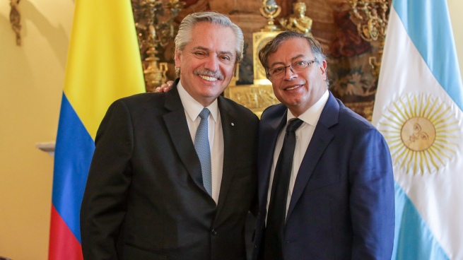Fernández called to strengthen "latin american integration" in the assumption of Petro