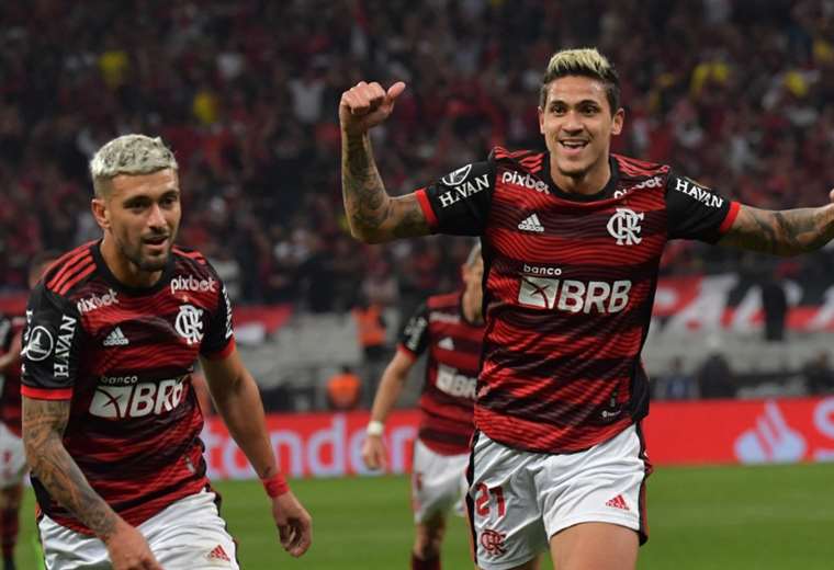 Flamengo sniffs out the semifinals of the Libertadores by winning (0-2) at Corinthians