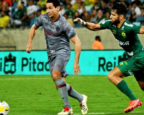 Fluminense receives Cuiabá in crowded Maracanã
