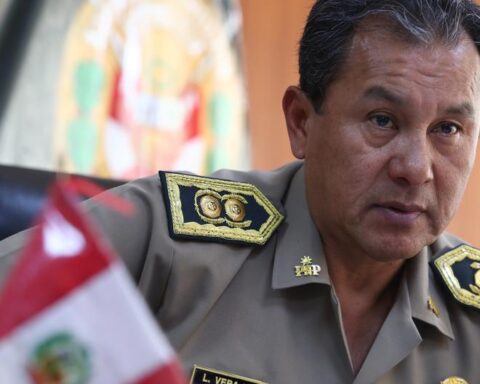 Former General Commander of the PNP, Luis Vera, announces that he would take legal action for his "arbitrary" retirement