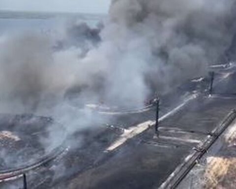 Four fuel tanks have been destroyed in Matanzas and "the risk continues"