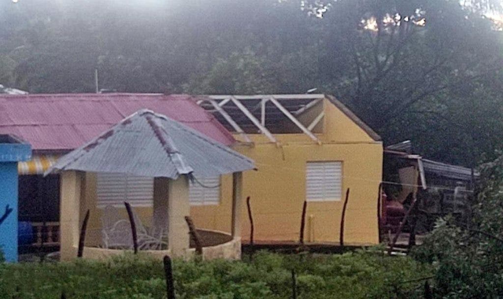 The gale blew away part of the roof of this house in Dajabón.