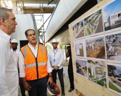 Gobieno dice trabajos del Teleférico de Los Alcarrizos avanzan en un 85 %
