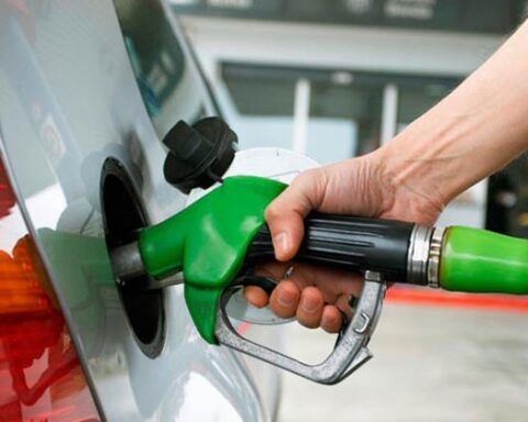 Government decides to lower gasoline by 3 pesos and maintain the price of diesel and supergas