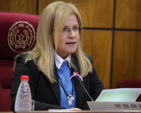 Government prioritizes party politics over security Denis's daughters question