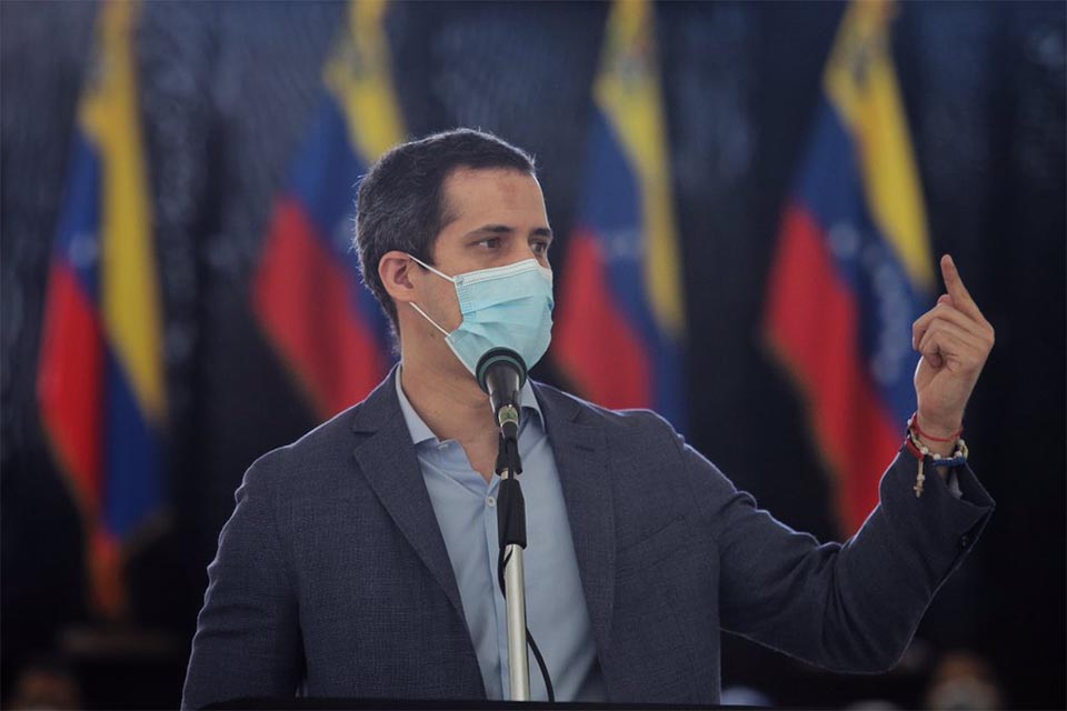 Guaidó's internship goes out into the ring and criticizes the arrival of the Colombian ambassador