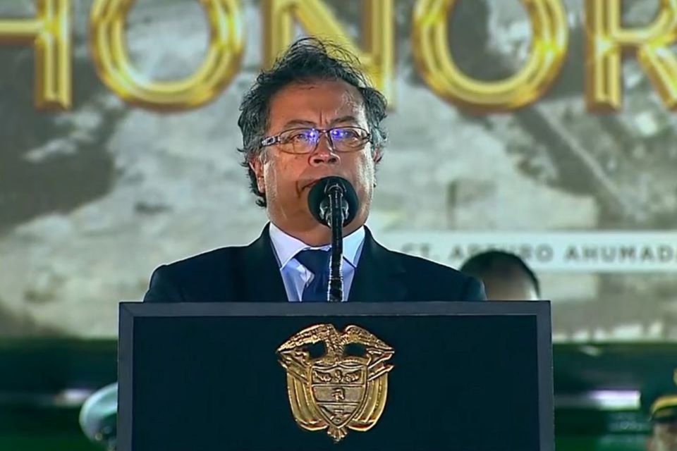 Gustavo Petro instructs the military to achieve union with the people to achieve peace