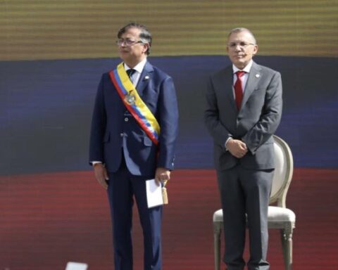 Half the country demands change and the other half, stability and balance: Roy