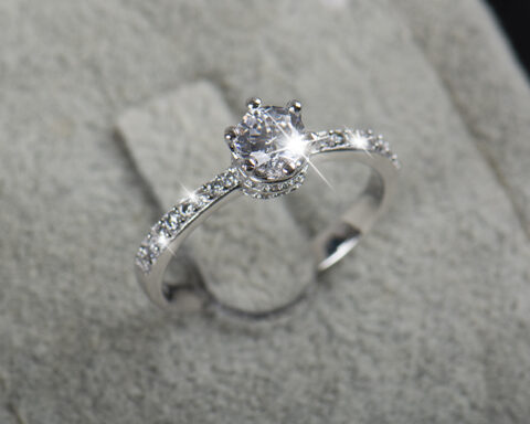 Muere antes de entregar anillo de compromiso y joyería lo envía a la novia