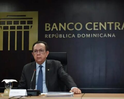 ¡Seguirá en el Banco Central!: Abinader ratifica a Valdez Albizu