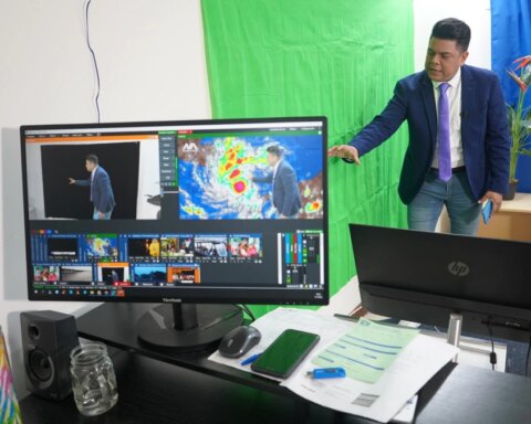 How do the Nicaraguan media continue to report what is happening in the country from exile?