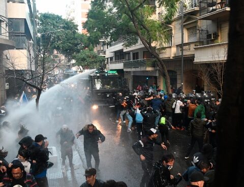 Human rights organizations repudiated the repression in the Recoleta neighborhood
