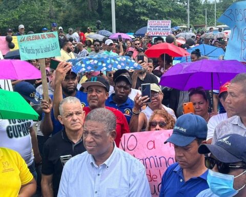 Cientos protestan por daños al río Jamao
