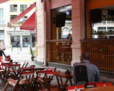 IBGE: 2020 saw a drop in food and tourism services