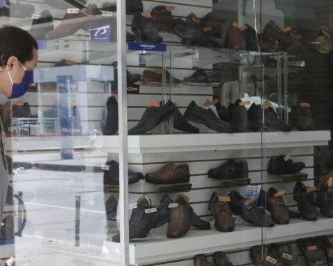 IBGE: retail sales fall 1.4% in June