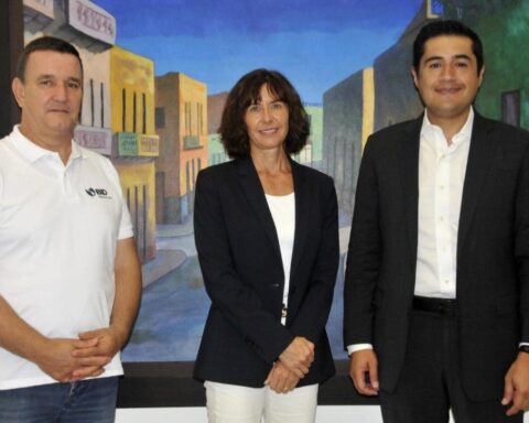 Avanza proceso préstamo BID para rehabilitación 25 playas