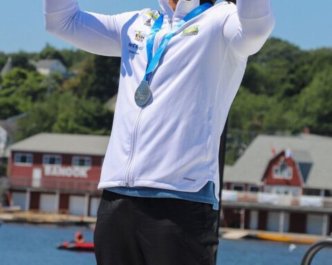 In 2nd World Cup final, Isaquias comes out behind, but reacts and secures silver