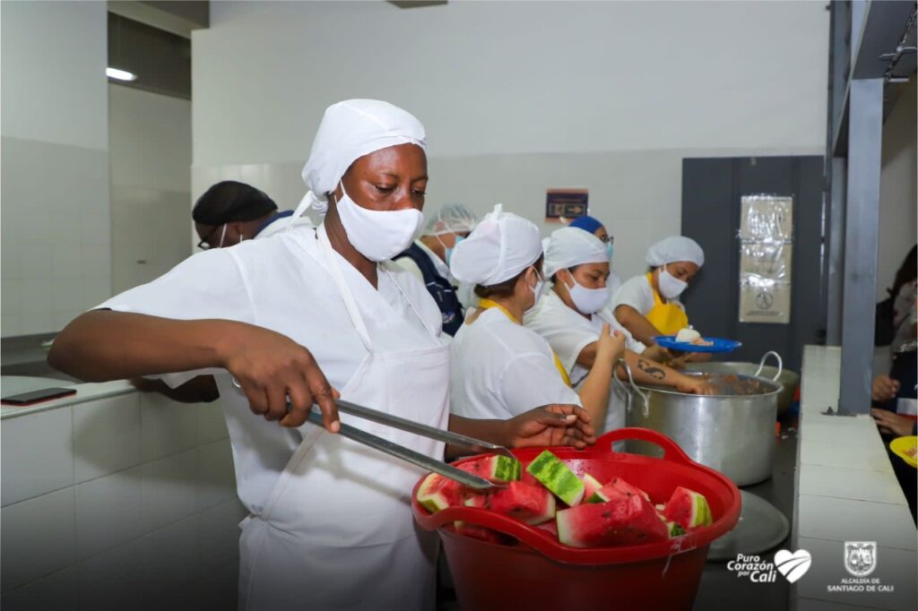 In a school in Cali, at least 50 minors were poisoned by school lunch