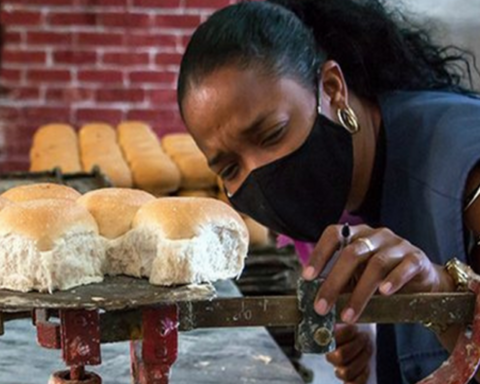 Instead of facilitating the importation of flour, the Cuban government attacks the 'resellers'