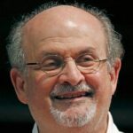 El escritor Salman Rushdie. Foto: The Indian Express.