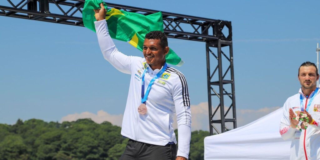 Isaquias Queiroz is world champion in the C1 500 meters in Canada