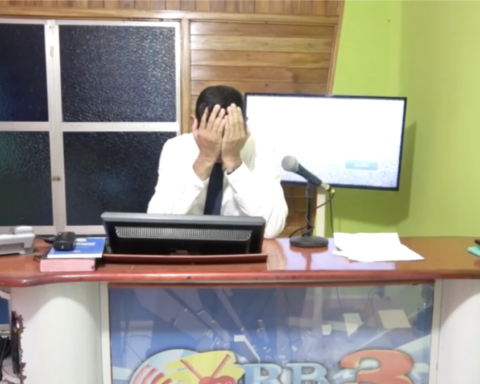 Journalist bursts into tears in Nicaragua after her TV channel is cancelled. "It was the dream of my life"
