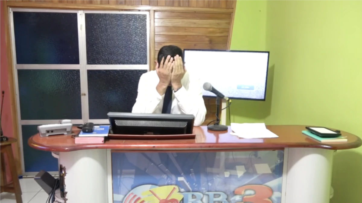 Journalist bursts into tears in Nicaragua after her TV channel is cancelled. "It was the dream of my life"
