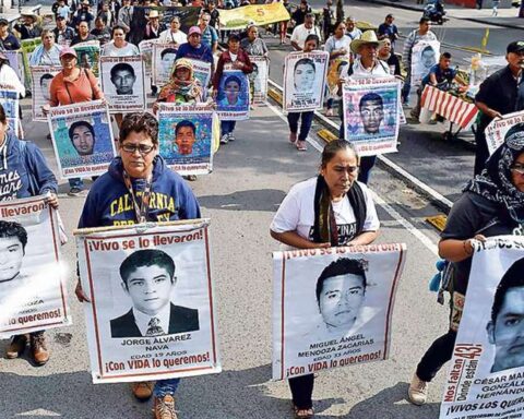 Judge links former Mexican attorney general to criminal proceedings for the disappearance of 43 students
