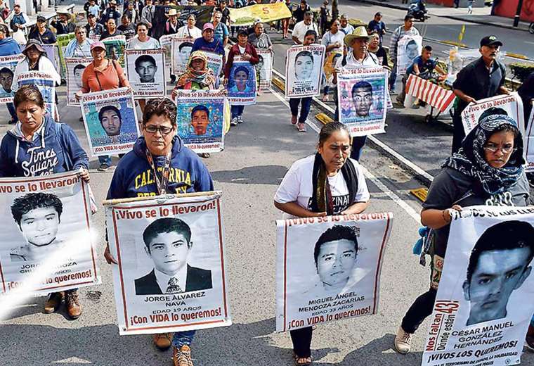 Judge links former Mexican attorney general to criminal proceedings for the disappearance of 43 students