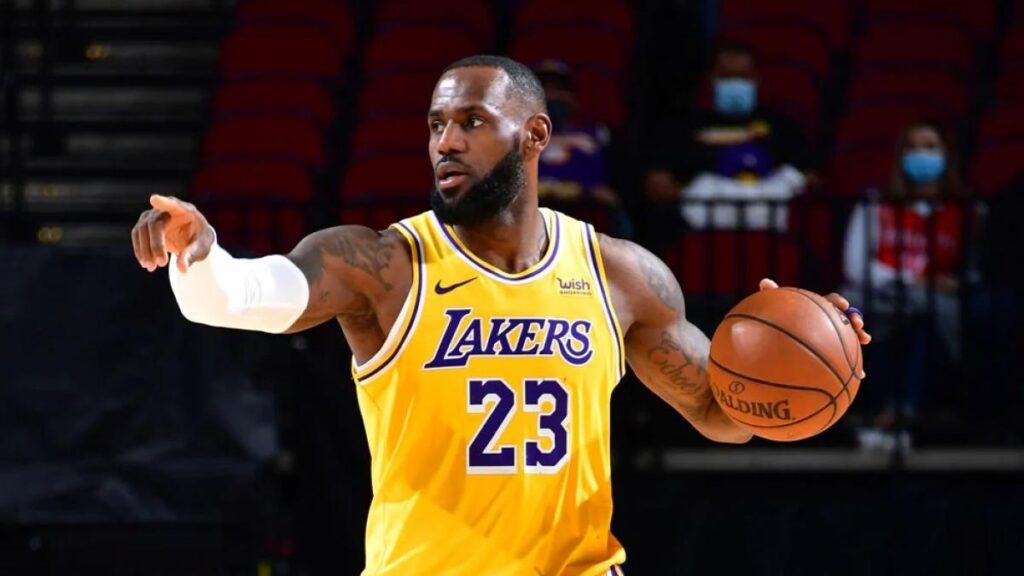 LeBron James renueva con los Lakers por dos años y US$97.1 millones