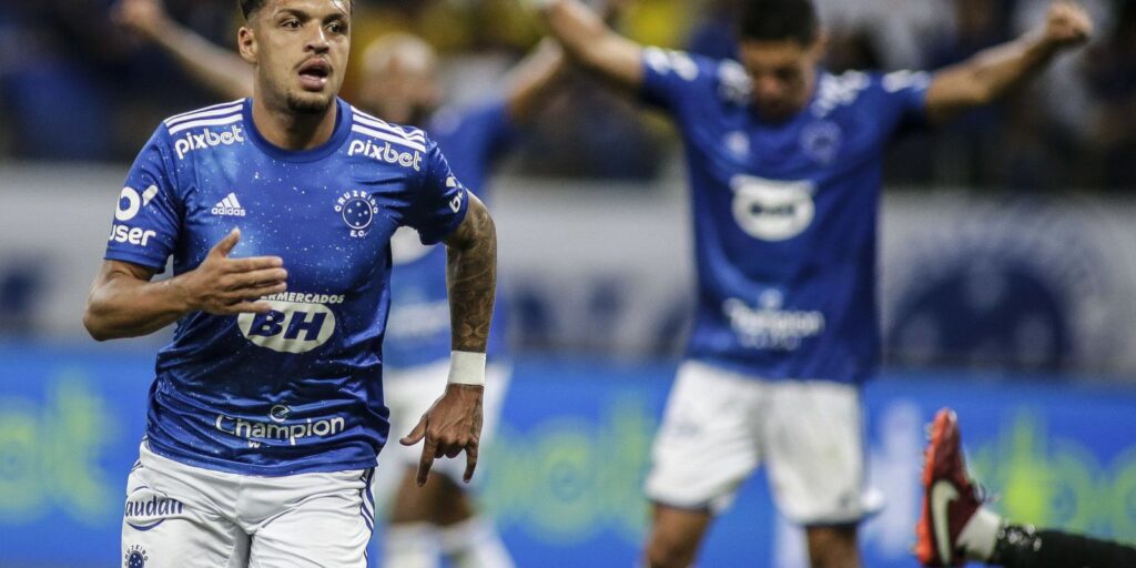 Leader Cruzeiro scores 2-0 at Tombense and opens wide advantage in Série B