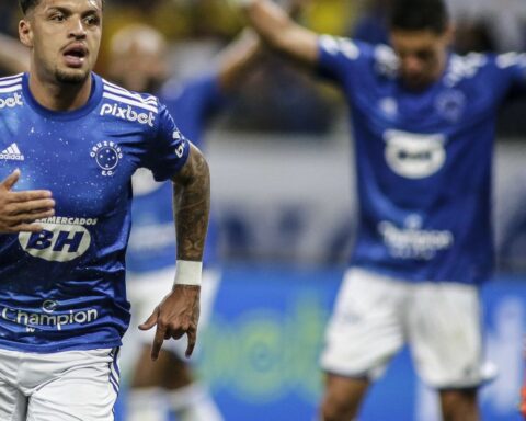 Leader Cruzeiro scores 2-0 at Tombense and opens wide advantage in Série B