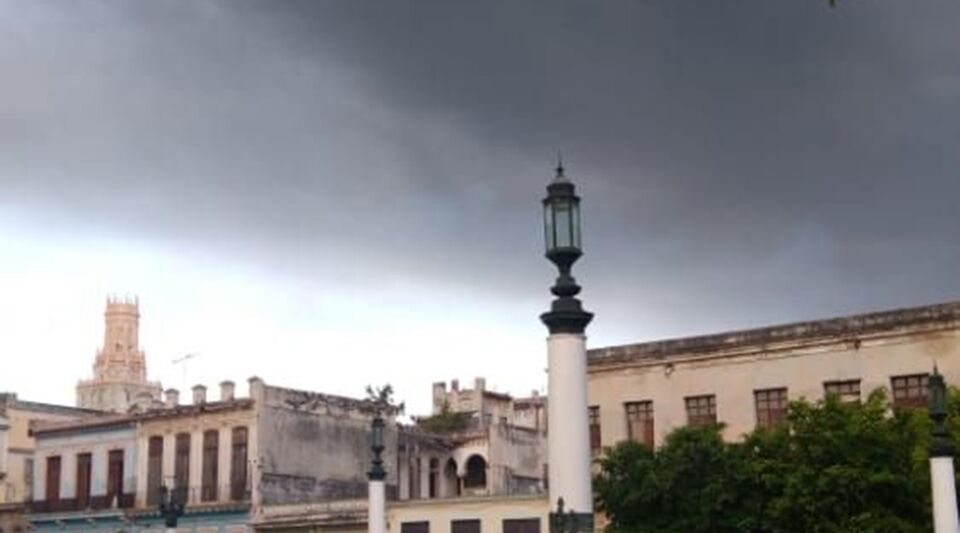 Lethal flames in Matanzas, disturbing clouds of black smoke over Havana