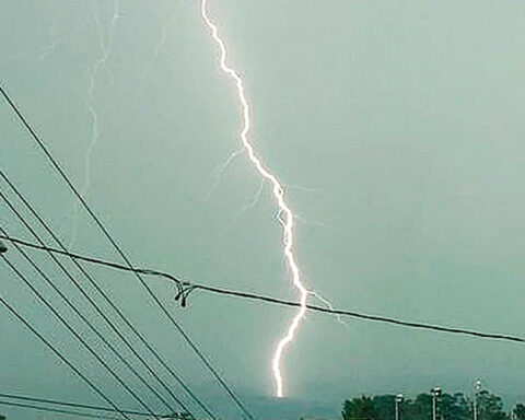 Lightning kills a man and leaves six injured in El Viejo, Chinandega