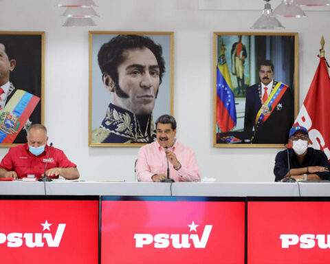 Maduro calls on the population to participate in the PSUV assemblies