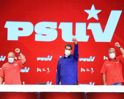 Maduro invites PSUV bases to participate in the renewal process