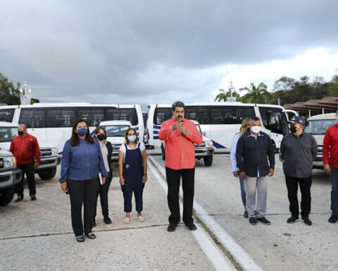 Maduro promises to bring drinking water to 95% of homes by the end of 2022