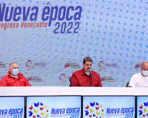 Maduro urges to articulate campaign to recover assets abroad