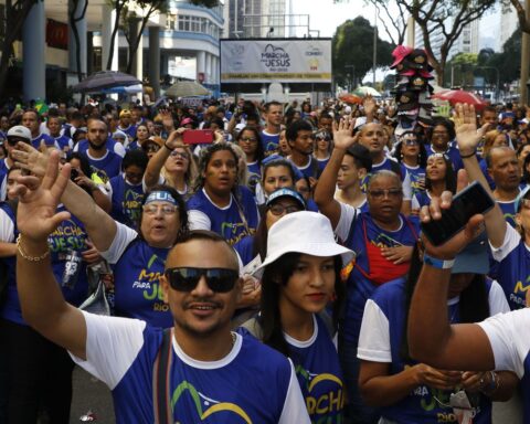 March for Jesus gathers thousands in downtown Rio de Janeiro