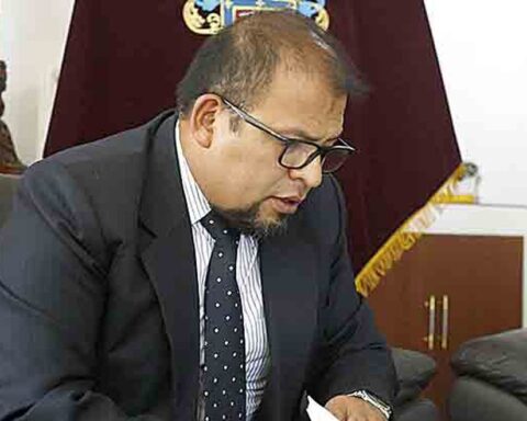 Mayor of Arequipa and congressman do not support cabinet change or early elections