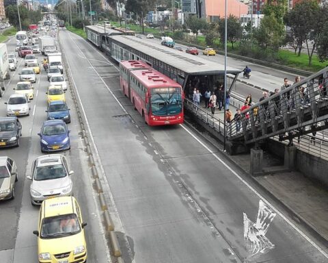 Mayor of Bogotá analyzes changes in mobility of private vehicles