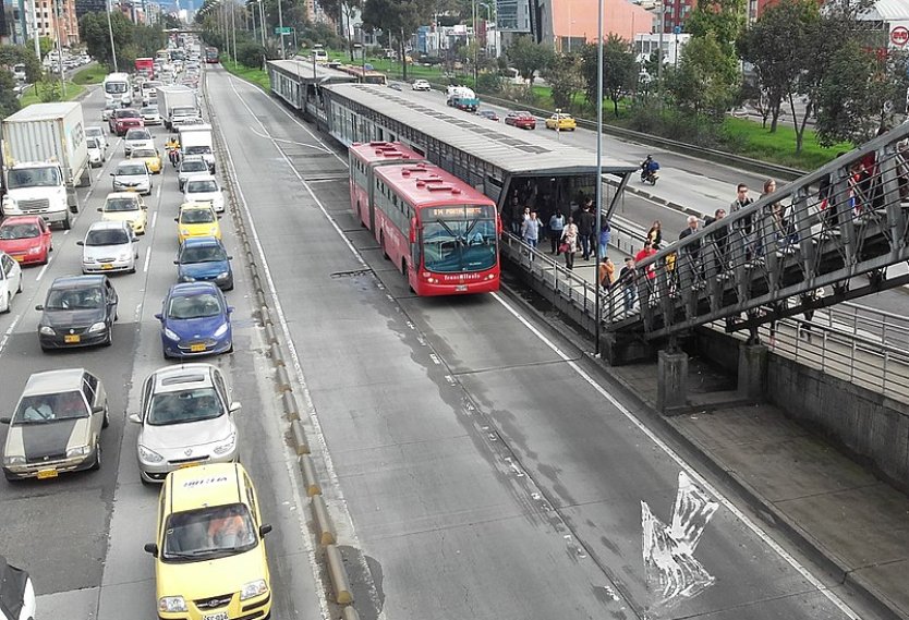 Mayor of Bogotá analyzes changes in mobility of private vehicles