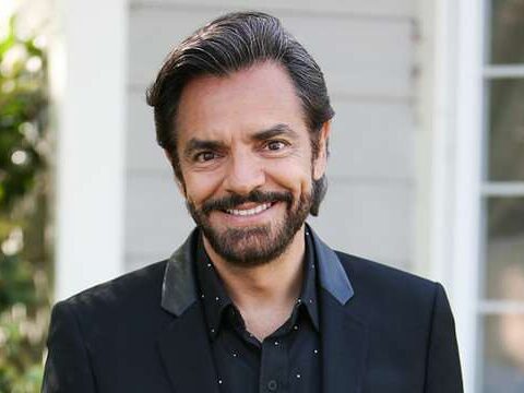 Media assure that Eugenio Derbez broke his shoulder in 11 parts