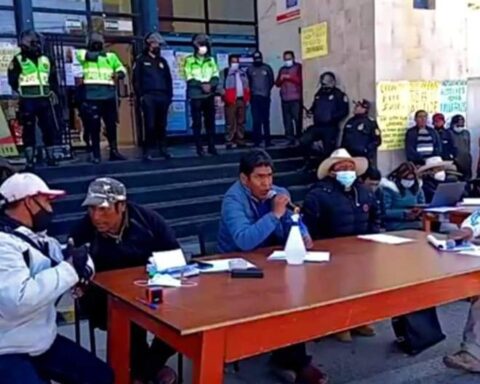 Meeting in Espinar to see if a new "bonus" of two thousand soles is approved or not