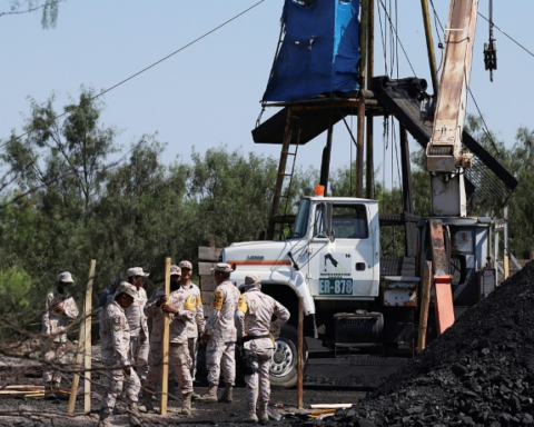 Mexico will use an aquatic drone to rescue ten trapped miners