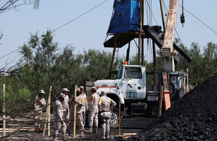 Mexico will use an aquatic drone to rescue ten trapped miners