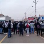 Miners block the Panamericana Sur of Arequipa