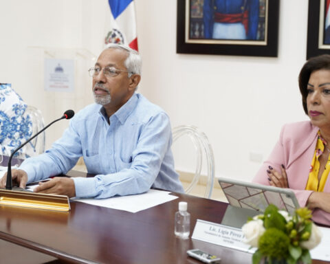 Minister of Education presents to the CNE management plan in favor of learning