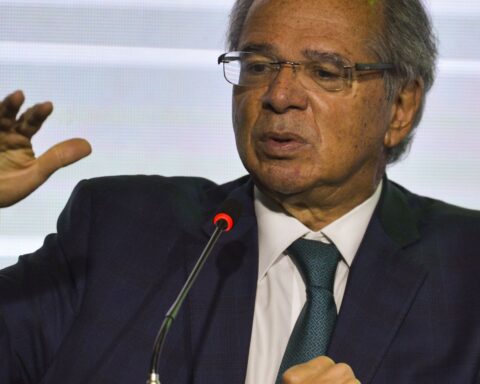 Minister says unemployment will fall to 8% before the end of the year