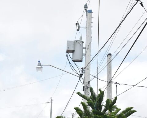 Ministerio de Energía y Minas estabiliza servicio eléctrico en El Hornillo, Villa Mella